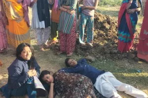 कानपुर देहात में बाइक सवार को बचाने में ट्रक की कार से हुई भिड़ंत...महिला की मौत; पांच अन्य घायल