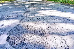 दो साल से बजट की राह देख रही नगर निगम की सड़कें, शासन में अटका बजट   