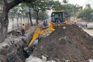 Bareilly: पहले जहां-तहां खोदीं सड़कें...फिर महीनों से निर्माण लटकाया