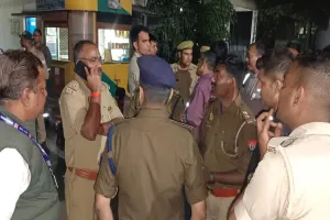 अयोध्या एक्सप्रेस को बम से उड़ाने की धमकी, ट्रेन के टॉयलेट में नाम लिखकर बतायी पहचान