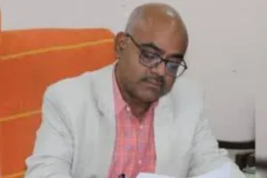 कानपुर : जिलाधिकारी ने किया गेहूं क्रय केंद्र का औचक निरीक्षण, क्रय स्थल की जर्जर सीढ़ियों को देख जताई नाराजगी