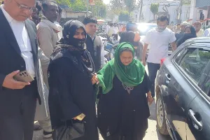 Rampur : शत्रु संपत्ति मामले में आजम खां की पत्नी डॉ. तजीन फात्मा और बेटे अदीब आजम कोर्ट में हुए पेश, जमानत मंजूर