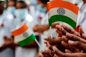 Bareilly: घर-घर तिरंगा के नाम पर झंडे बनवाए...भुगतान के लिए नियमों में फंसाया