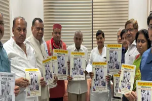 समाजवादी साहित्य का शिवपाल यादव ने किया विमोचन, कहा- संकट में है सुभाष और शेर अली की साझा विरासत