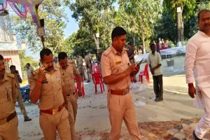 Ayodhya News: धार्मिक अनुष्ठान में खलल, तोड़फोड़