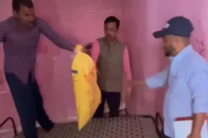 बदायूं: आदर्श नगर में छापा मारकर पकड़ी नकली बीज बनाने की फैक्ट्री