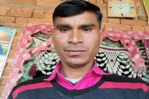 संभल : पेंटर की गला रेतकर हत्या, खेत में मिला शव...पत्नी से बस स्टैंड पर जाने की बात कहकर घर से निकला था 