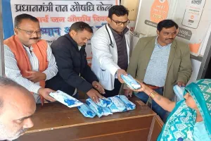 जन औषधि दिवस : महिलाओं को वितरित किए गए निःशुल्क सेनेटरी पैड