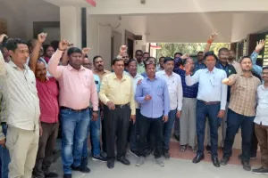 Ayodhya News : तत्कालीन एसडीएम का सार्वजनिक रूप से मुड़वाया जाए सिर