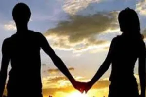 Amroha News : सोशल मीडिया से शुरू हुई लव स्टोरी का खौफनाक अंत...प्रेमी को धोखा दे रही थी युवती, गोली मारकर कर दी हत्या 