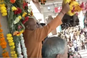 होली का आगाज : सीएम योगी ने मथुरा के बरसाना में रंगोत्सव 2025 की शुरुआत 