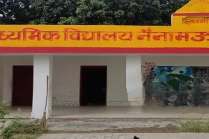 Barabanki News : सरकारी स्कूल बना अखाड़ा, शिक्षिका की भी रिपोर्ट दर्ज