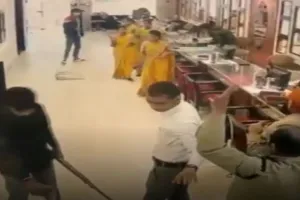 आरा के तनिष्क शोरूम में 25 करोड़ के आभूषण की लूट, दो अपराधी मुठभेड़ में घायल