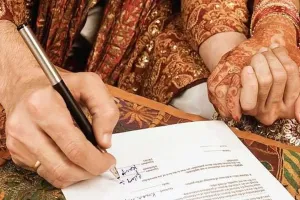 Bareilly: 30 साल पहले लिए फेरे...अब क्यों लगवा रहे शादी पर कानूनी मुहर ?