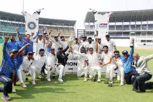 रणजी चैंपियन विदर्भ टीम पर होगी पैसों की बारिश, वीसीए ने की नकद इनाम की घोषणा...अक्षय वाखरे को किया गया सम्मानित 