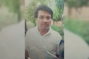 कानपुर में टूटी सड़क लोगों की जान पर बन रही आफत; ई-रिक्शा उछलने से गड्ढे में गिरे रिटायर्ड प्रिंसिपल...हो गई मौत