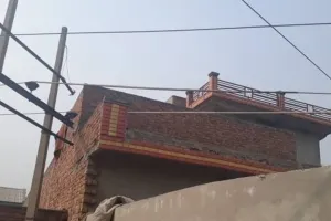 रामपुर: छत से गुजर रही थी HT लाइन...पतंग निकालने की कोशिश में झुलसा बालक