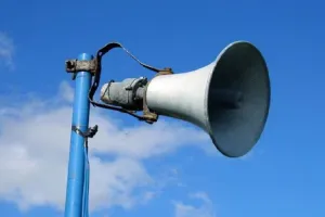 संभल : लाउडस्पीकर को लेकर पुलिस सख्त, मुस्लिमों ने कहा-एक घंटे की दे दें इजाजत