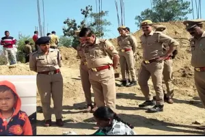 Hardoi News : निर्माणाधीन कोतवाली भवन में मिट्टी में दबा मिला लापता बच्चे का शव