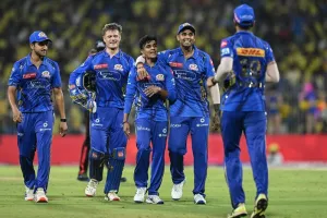 पिता ऑटो रिक्शा चालक, बिना घरेलू क्रिकेट खेले किया IPLडेब्यू...कौन हैं CSK को फंसाने वाले विग्नेश पुथुर?