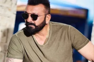 फिल्म 'The Bhootnii' से संजय दत्त का पहला लुक पोस्टर रिलीज, हाथ में आग की लपटों में घिरी दो तलवारें आई नजर 