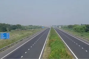 Bareilly: सर्विस लेन निर्माण...महीनों के लिए ठप हो जाएंगे फरीदपुर के उद्योग ?