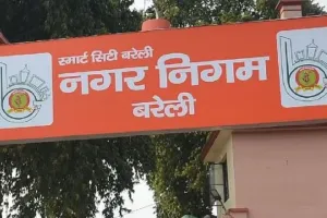 बरेली के 50 वार्डों में सड़क निर्माण अधूरा, ठेकेदारों की लापरवाही से हो रही परेशानी