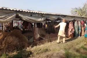 बदायूं: मुर्गी फार्म पर पत्नी के साथ सो रहे युवक की गोली मारकर हत्या