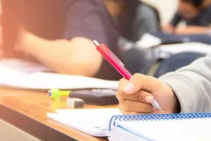 पीलीभीत: सीबीएसई 12वीं अर्थशास्त्र के पेपर में  656 छात्र ने दी परीक्षा, 15 गैरहाजिर