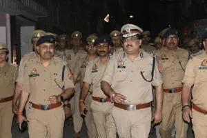 बदायूं में त्योहारों के दौरान सुरक्षा की कड़ी व्यवस्था, सादा कपड़ों में तैनात पुलिसकर्मी 