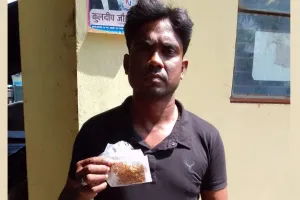 पीलीभीत: सोना खरीदते वक्त हो जाएं सावधान, इस सर्राफा व्यापारी ने लगाया युवक को चूना 