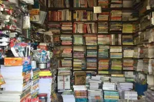 बरेली: दोगुनी कीमतें और आधी पढ़ाई, अभिभावकों का सवाल... कब रुकेगी किताबों की महंगाई?