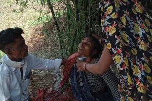 शाहजहांपुर: पति और बच्चों की मौत के बाद बदहवास कौशल्या, रोते-रोते हो गई बेहोश