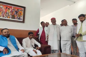 प्रयागराज : केन्द्र, प्रदेश सरकार से सावधान रहें लोग : स्वामी प्रसाद मौर्य 