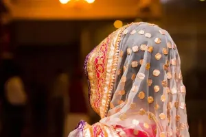 रामपुर: प्रेमी के घर पहुंची किशोरी का हंगामा...बोली-मेरी शादी करवाओ