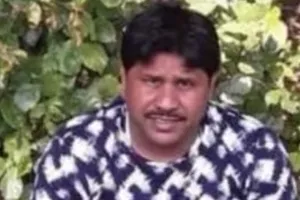 संभल: अर्टिगा कार ने बाइक को रौंदा, शराब दुकान के सेल्समैन की मौत