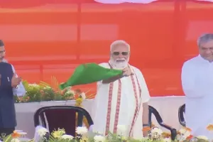 प्रधानमंत्री मोदी ने नए पंबन पुल का किया उद्घाटन, रामेश्वरम-तांबरम ट्रेन को दिखाई हरी झंडी 