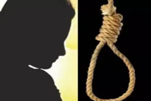 पत्नी से कहा खाना बनाओ, खुद जंगल में लगा ली फांसी 