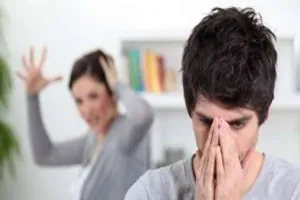 घर में बीवी करती है पंगा, पति का दफ्तर में निकलता है गुस्सा   