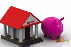 बरेली: हर लेन-देन पर शुल्क, हर सुविधा पर टैक्स, बचत खाता या घाटे का सौदा?