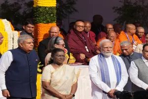 Ambedkar Jayanti: राष्ट्रपति, उपराष्ट्रपति, प्रधानमंत्री मोदी और राहुल गांधी समेत कई वारिष्ठ नेताओं ने बाबा साहब को अर्पित की पुष्पांजलि