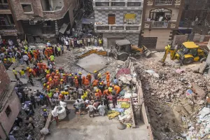 दिल्ली में दर्दनाक हादसा: भरभराकर गिरी चार मंजिला इमारत, चार लोगों की मौत, कई घायल, बचाव अभियान जारी