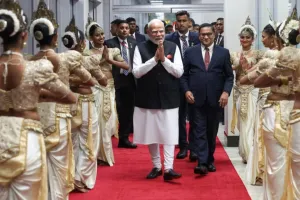 श्रीलंका: पीएम मोदी का कोलंबो में राष्ट्रपति अनुरा ने किया भव्य स्वागत, तोपों से दी गई सलामी