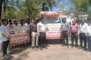 बहराइचः जिले को मिली 61 और एंबुलेंस, DM ने स्वास्थ्य केन्द्रों को किया रवाना