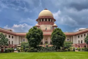 वक्फ संशोधन विधेयक पर हुआ घमासान... Supreme Court ने केंद्र से पूछा- क्या मुसलमानों को हिंदू धार्मिक ट्रस्टों का हिस्सा बनने की दी जाएगी अनुमति 