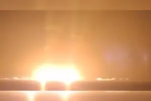 हूतियों पर जमकर बरसी अमेरिकी मिसाइलें, तेल बंदरगाह को किया टारगेट, 20 लोगों की मौत