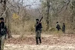 छत्तीसगढ़ः कोंडागांव में मुठभेड़ के दौरान दो इनामी नक्सली ढेर, AK-47 राइफल समेत कई विस्फोटक पदार्थ बरामद, सर्च अभियान जारी