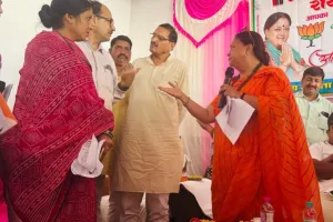 'अफसर सो रहे हैं, लोग रो रहे हैं... पानी कागजों में ही नहीं, लोगों तक भी पहुंचे...', अधिकारियों पर भड़की वसुंधरा राजे