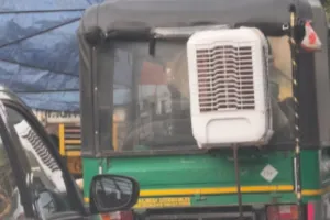 गर्मी से बचने का टिकाऊ जुगाड़, ऑटो में ही लगा लिया कूलर, देखें Viral Video