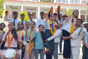 UP Board Result 2025: रायबरेली में लड़कियों ने मारी बाजी, हाईस्कूल में रिया तो इंटरमीडिएट में प्रांजलि बनी जिला टॉपर